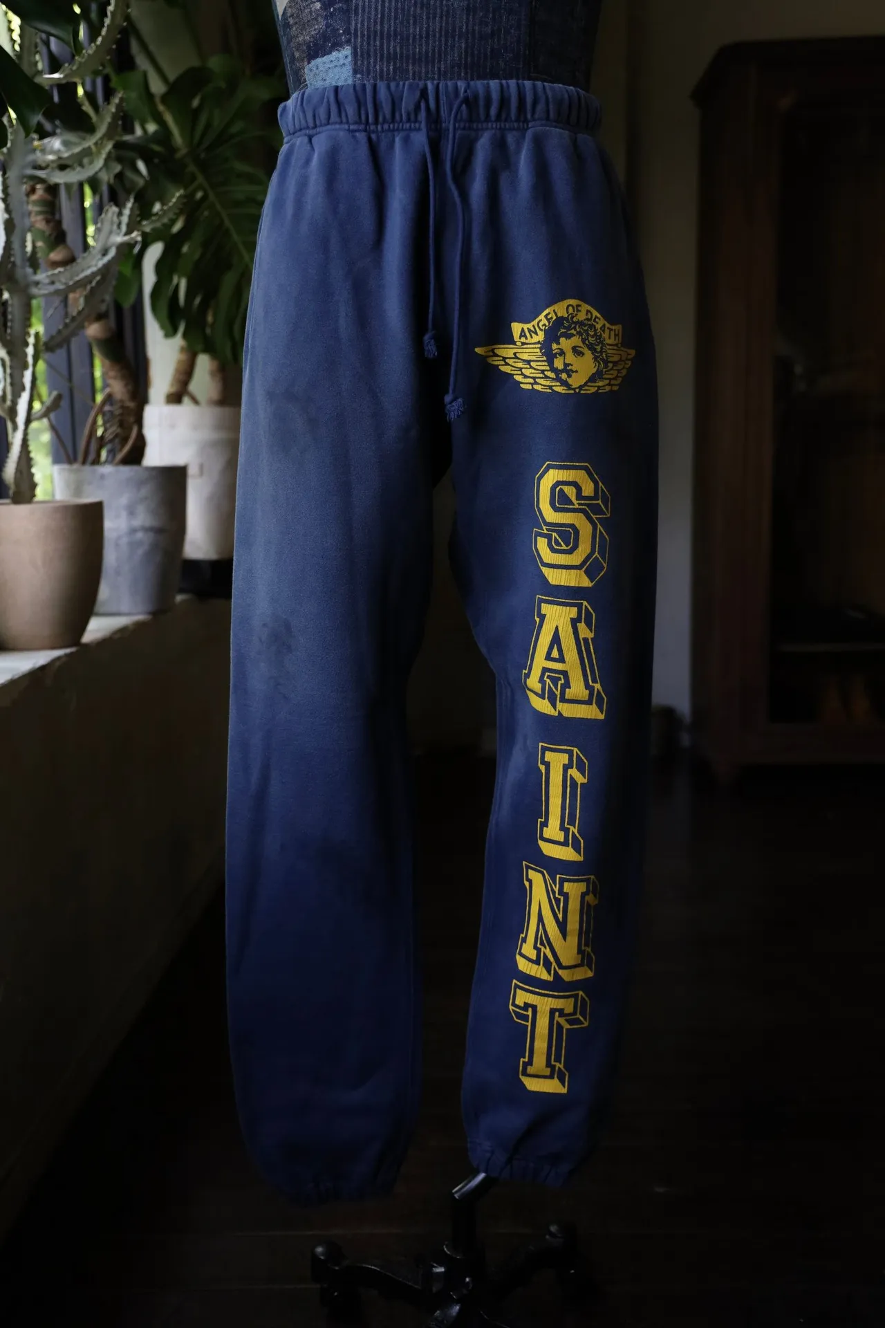 SAINT M×××××× ANGEL SWEATER PANTS/NAVY Angel Reborn Blue Sweatpants Washed Blue S-XL Assute Garment Dyeing Full Clothes Water Fading Dirty and Distressed New Vintage Ceiling God Cut Original Same Style